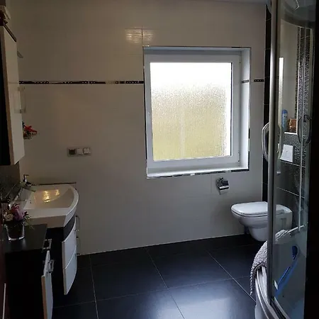 Grosses Haus Apartement In Laatzen Nahe Messe Apartment *